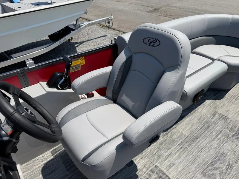 Slide: The Image of Bentley Pontoons Legacy 200 Navigator 2027 - 9