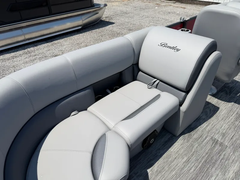 Slide: The Image of Bentley Pontoons Legacy 200 Navigator 2027 - 17