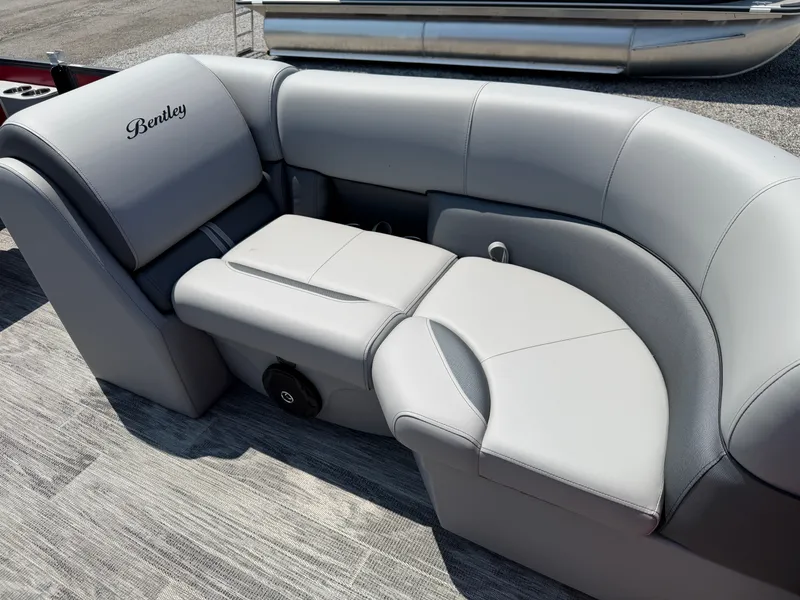 Slide: The Image of Bentley Pontoons Legacy 200 Navigator 2027 - 14