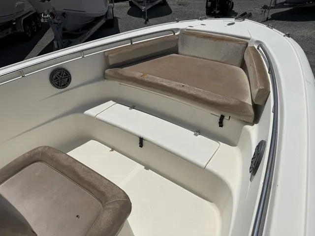 Slide: The Image of Scout Sportfish 235 2003 - 10