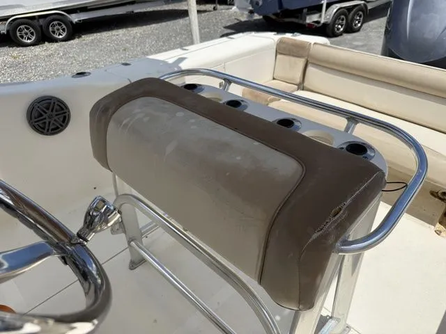 Slide: The Image of Scout Sportfish 235 2003 - 9