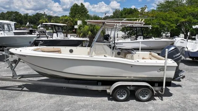 Slide: The Image of Scout Sportfish 235 2003 - 6