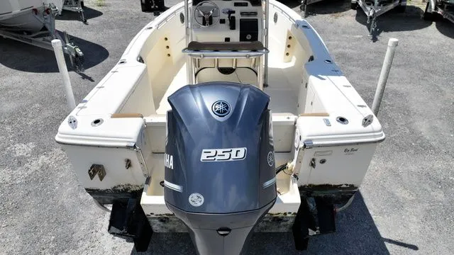 Slide: The Image of Scout Sportfish 235 2003 - 4
