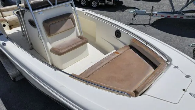 Slide: The Image of Scout Sportfish 235 2003 - 3
