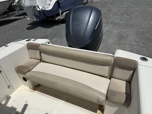 Slide: The Image of Scout Sportfish 235 2003 - 8