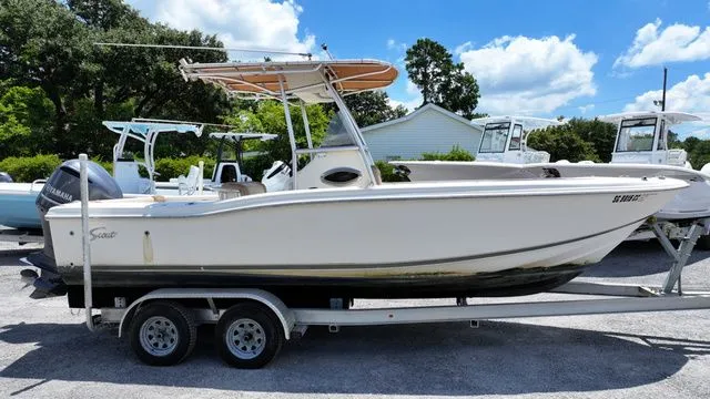The Image of Scout Sportfish 235 2003 - 1