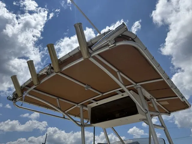 Slide: The Image of Scout Sportfish 235 2003 - 14