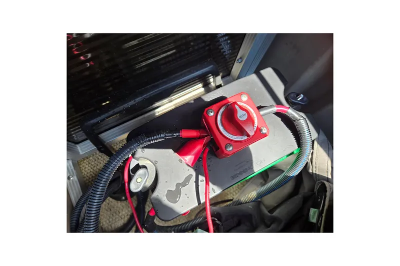 Slide: The Image of Battery setup in a 2024 Bennington S22 boat with red power switch. - 36