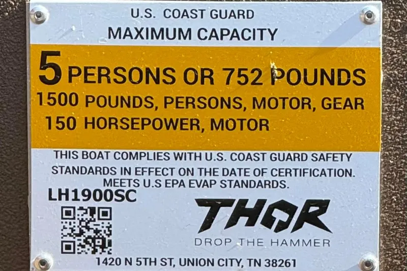 Slide: The Image of Boat capacity label for Thor LH1900SC, 2027 model, 5 persons or 752 pounds. - 7