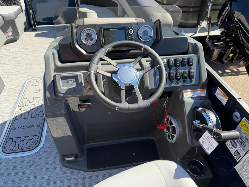Slide: The Image of Sylvan X5 DLZ DH BAR 2027: Modern helm with steering wheel, instruments, and controls. - 16
