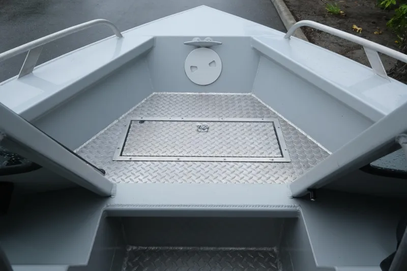 Slide: The Image of 2016 Hewescraft 210 Sea Runner ET Hardtop bow with diamond plate flooring. - 15