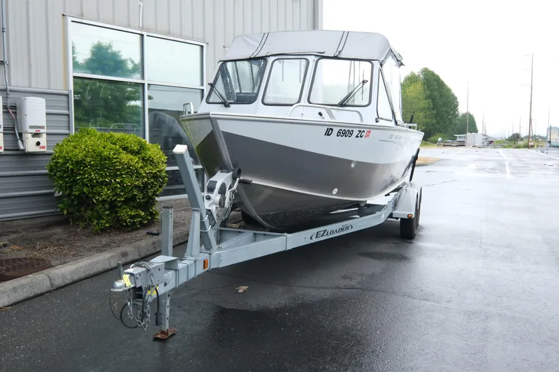 Slide: The Image of 2016 Hewescraft 210 Sea Runner ET Hardtop on trailer, parked outside a building. - 3