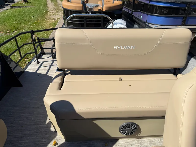 Slide: The Image of The image shows the beige seating of a Sylvan MIRAGE 822 CLZ DH boat. - 21