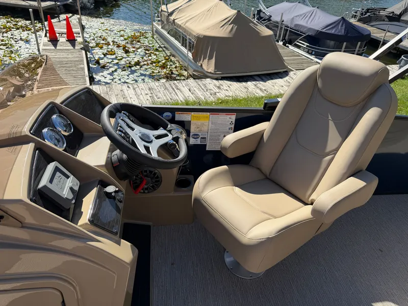 Slide: The Image of Helm of a Sylvan MIRAGE 822 CLZ DH with beige leather seat and instrument panel. - 15