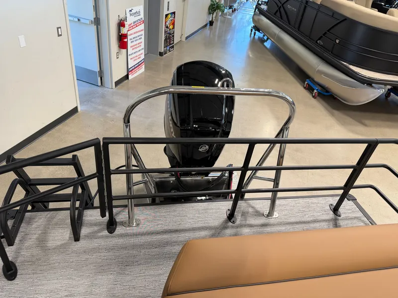 Slide: The Image of The image shows the rear of a Sylvan MIRAGE 822 CLZ DH boat with an outboard motor. - 28