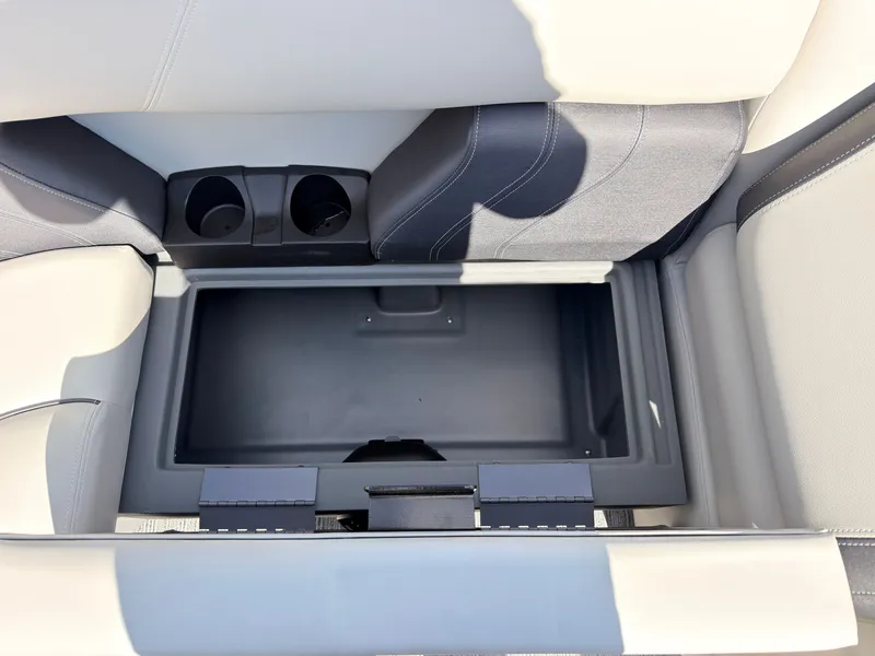 Slide: The Image of Sylvan Mirage 822 LZ 2027 - 56