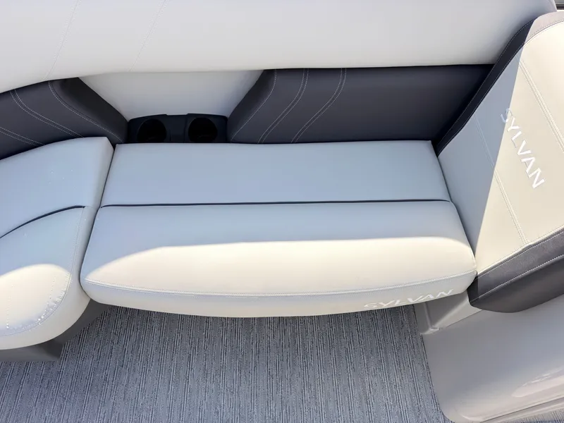 Slide: The Image of The Sylvan Mirage 822 LZ features a sleek, cushioned bench seat with cup holders. - 15