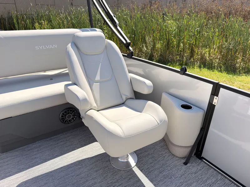 Slide: The Image of A luxurious, swiveling captain's chair on a Sylvan Mirage 820 CLZ DH pontoon boat. - 27