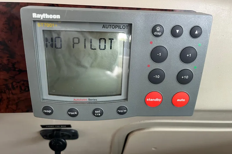 Slide: The Image of Raytheon autopilot display on 2001 Sea Ray 340 Sundancer showing "NO PILOT" message. - 14