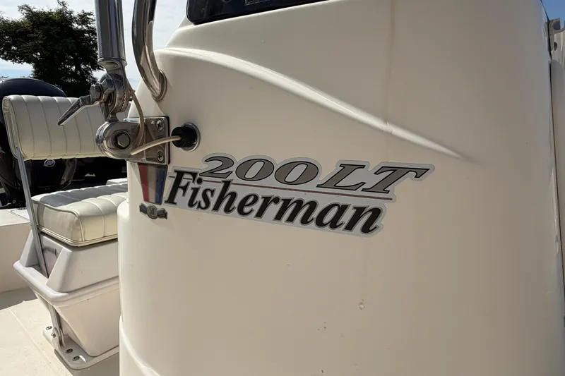 Slide: The Image of 2005 Wellcraft 200 LT Fisherman boat interior with seating and logo detail. - 14