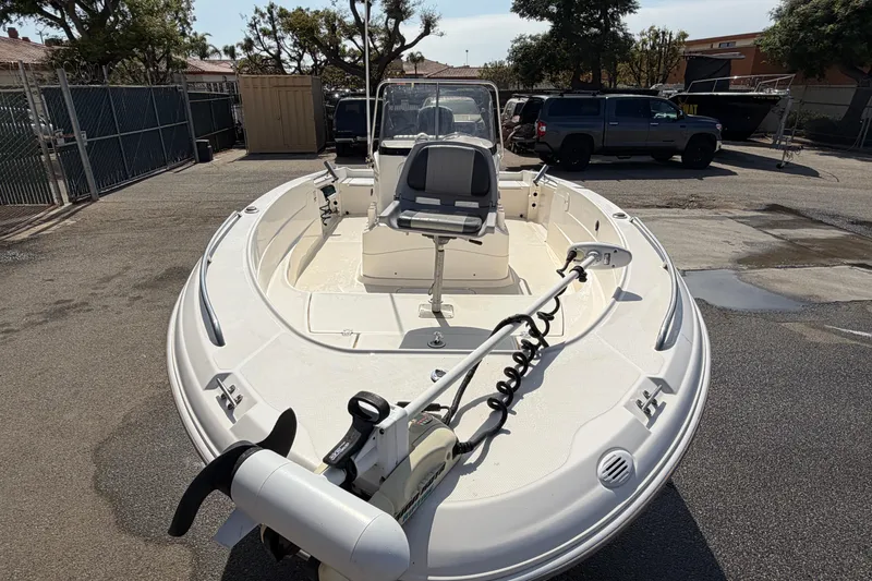 Slide: The Image of 2005 Wellcraft 200 LT Fisherman boat in a parking lot, featuring a trolling motor. - 17