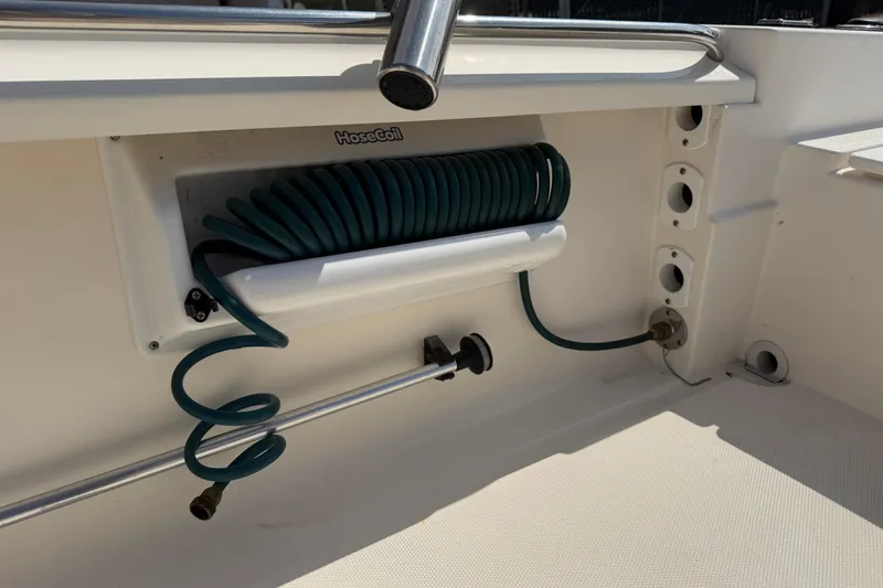 Slide: The Image of 2005 Wellcraft 200 LT Fisherman boat with coiled hose storage. - 6