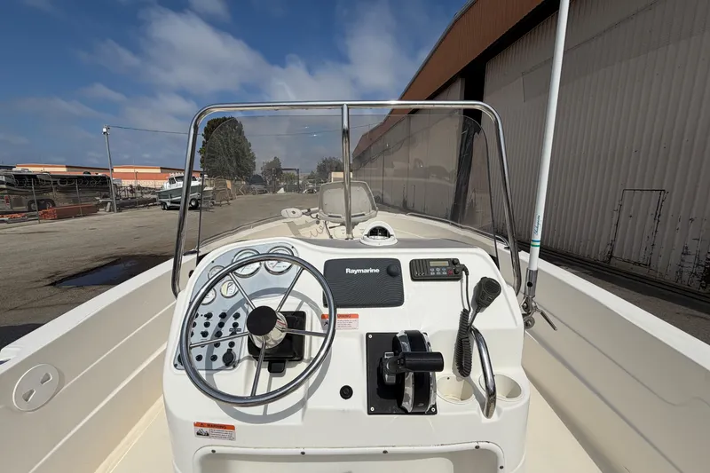 Slide: The Image of 2005 Wellcraft 200 LT Fisherman boat dashboard with steering wheel and controls. - 23