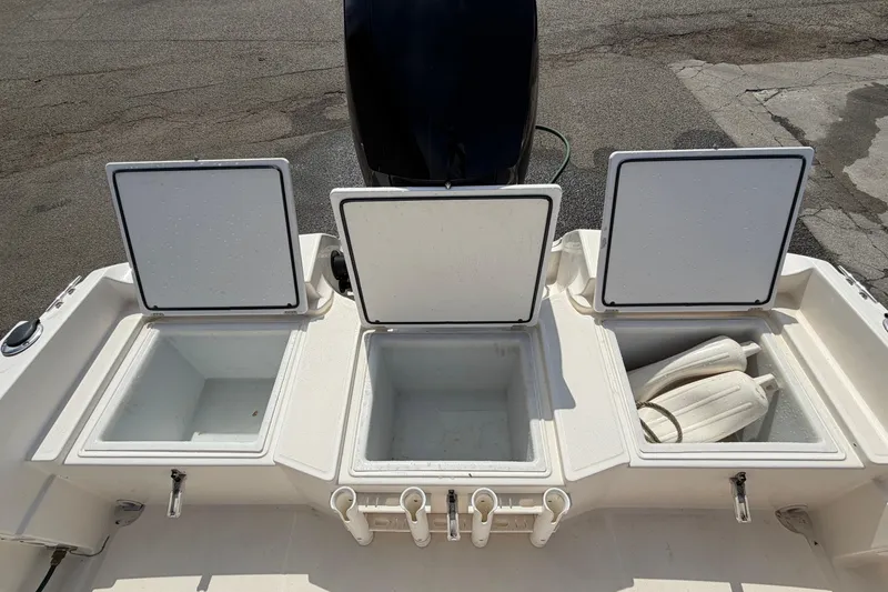 Slide: The Image of 2005 Wellcraft 200 LT Fisherman boat with open storage compartments and engine view. - 20