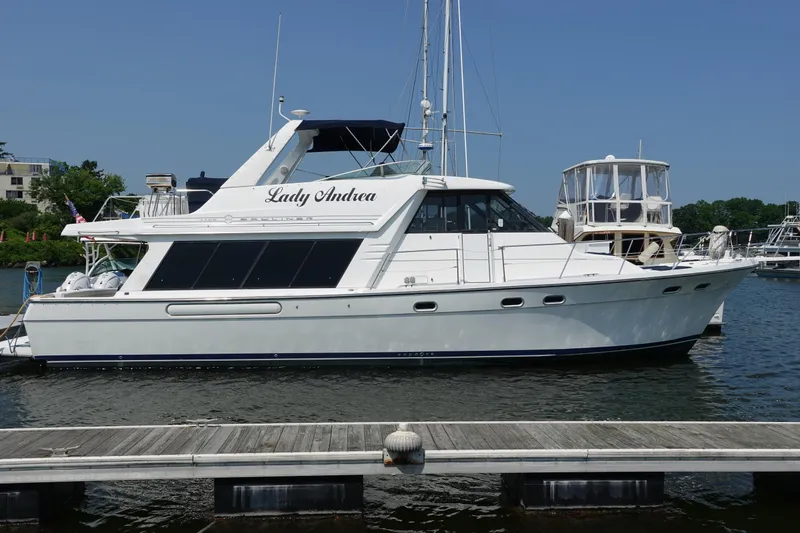 The Image of 2000 Bayliner 4788 Pilot House Motoryacht docked at marina, side view. - 0
