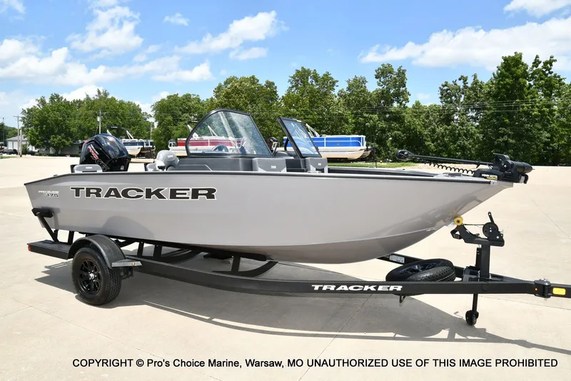 Slide: The Image of Tracker Pro Guide V-175 Combo 2027 - 78