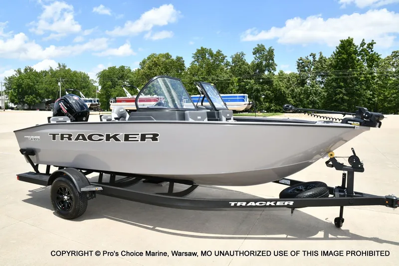 Slide: The Image of Tracker Pro Guide V-175 Combo 2027 - 77