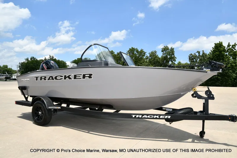 Slide: The Image of Tracker Pro Guide V-175 Combo 2027 - 80