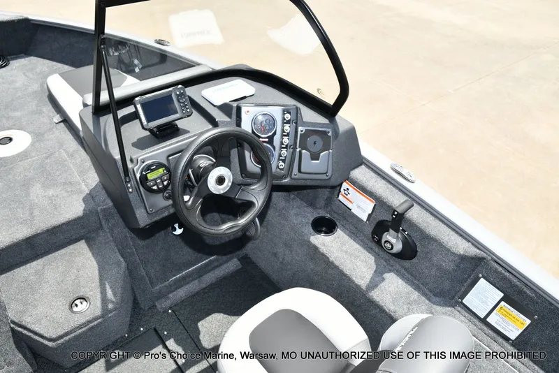 Slide: The Image of Tracker Pro Guide V-175 Combo 2027 - 32