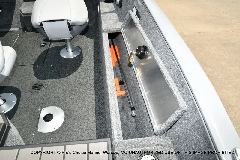 Slide: The Image of Tracker Pro Guide V-175 Combo 2027 - 76