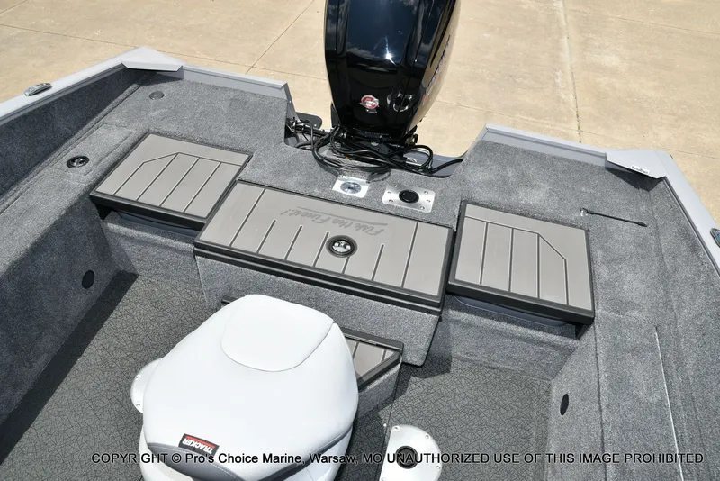 Slide: The Image of Tracker Pro Guide V-175 Combo 2027 - 9
