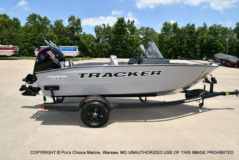 Slide: The Image of Tracker Pro Guide V-175 Combo 2027 - 85