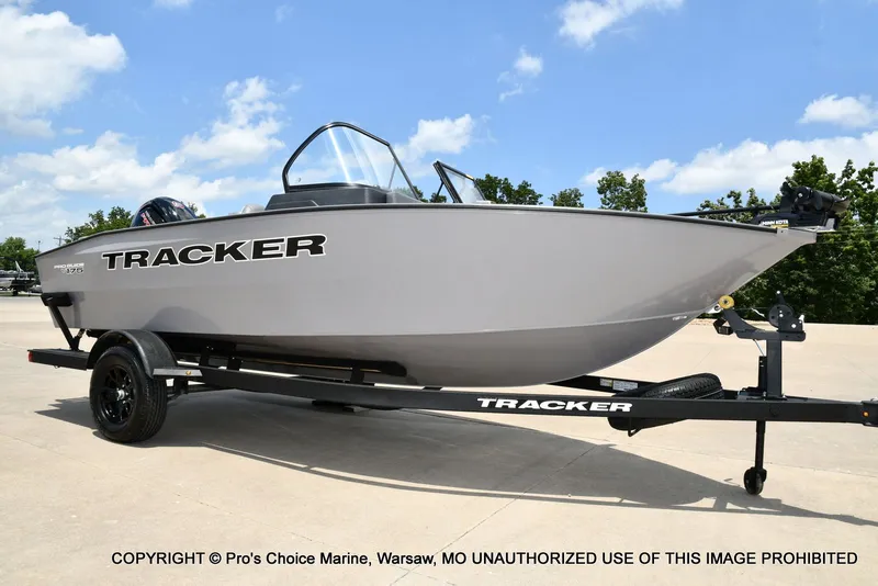 Slide: The Image of Tracker Pro Guide V-175 Combo 2027 - 81