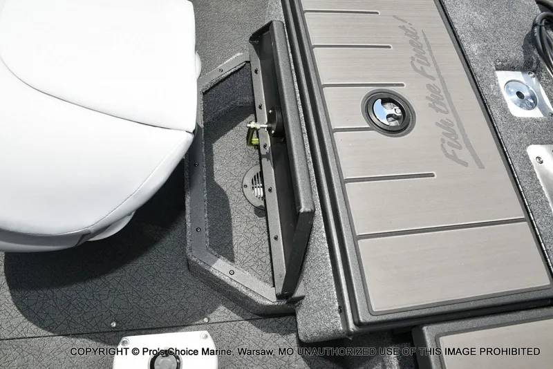 Slide: The Image of Tracker Pro Guide V-175 Combo 2027 - 66