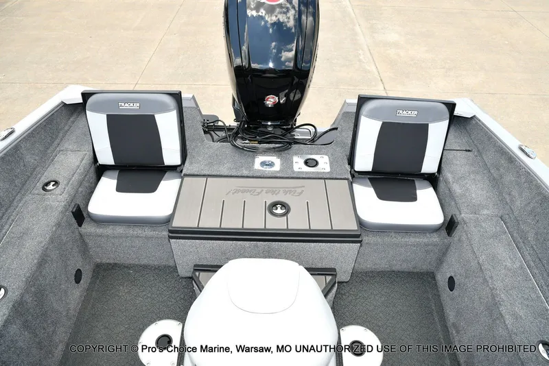 Slide: The Image of Tracker Pro Guide V-175 Combo 2027 - 8