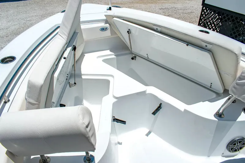 Slide: The Image of Sea Hunt Ultra 219 2027 - 22