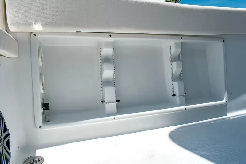 Slide: The Image of Sea Hunt Ultra 219 2027 - 7