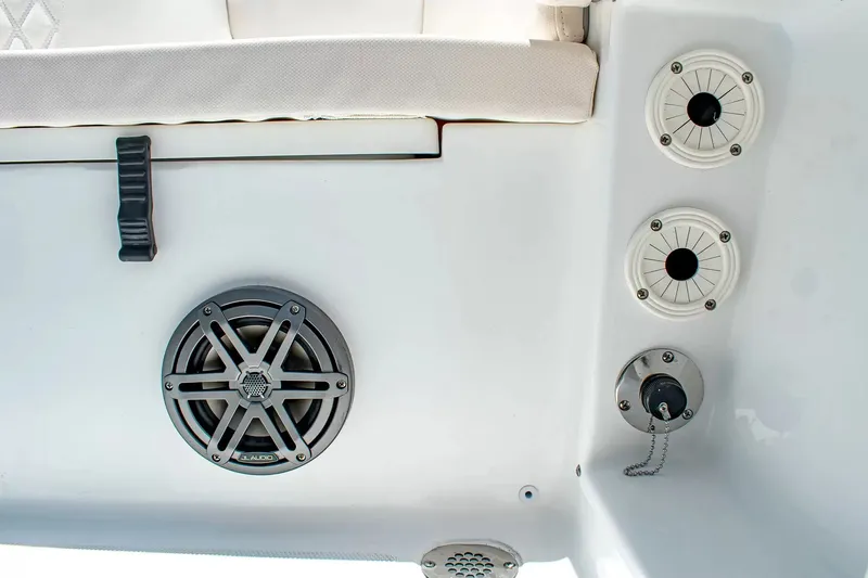 Slide: The Image of Sea Hunt Ultra 219 2027 - 9