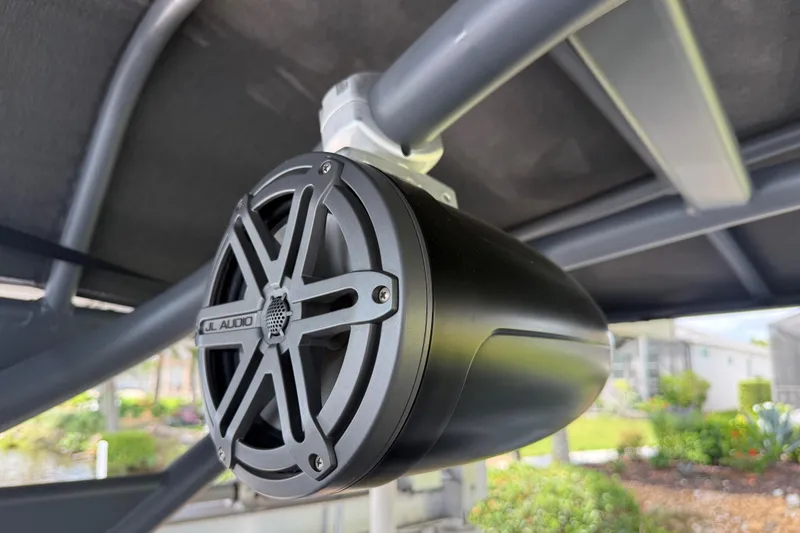 Slide: The Image of Speaker on 2022 Yamaha Boats 252SD, featuring JL Audio marine sound system. - 59