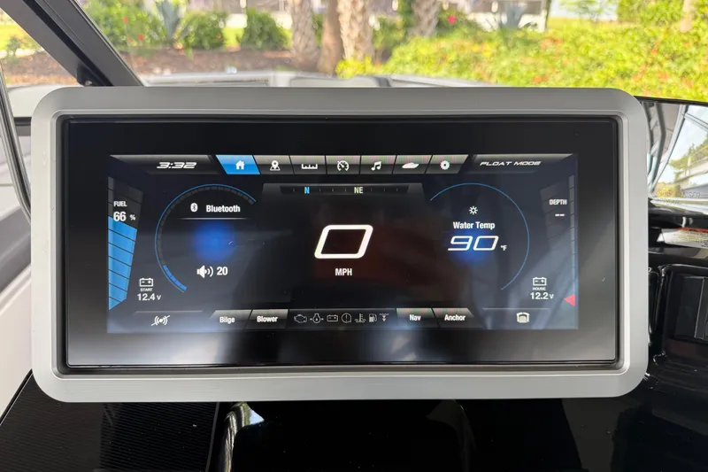 Slide: The Image of Yamaha Boats 2022 252SD dashboard display showing speed, fuel, and water temperature. - 37