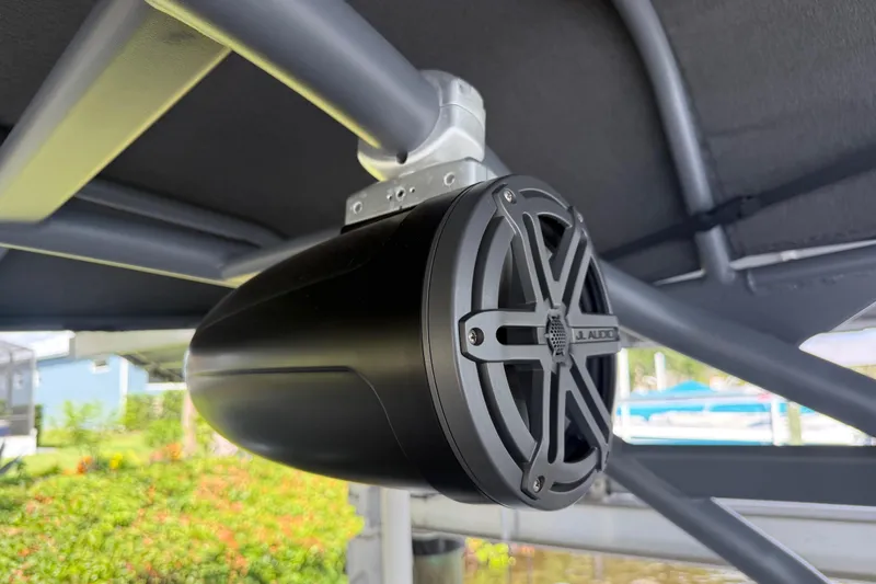Slide: The Image of Close-up of JL Audio speaker on 2022 Yamaha Boats 252SD. - 58