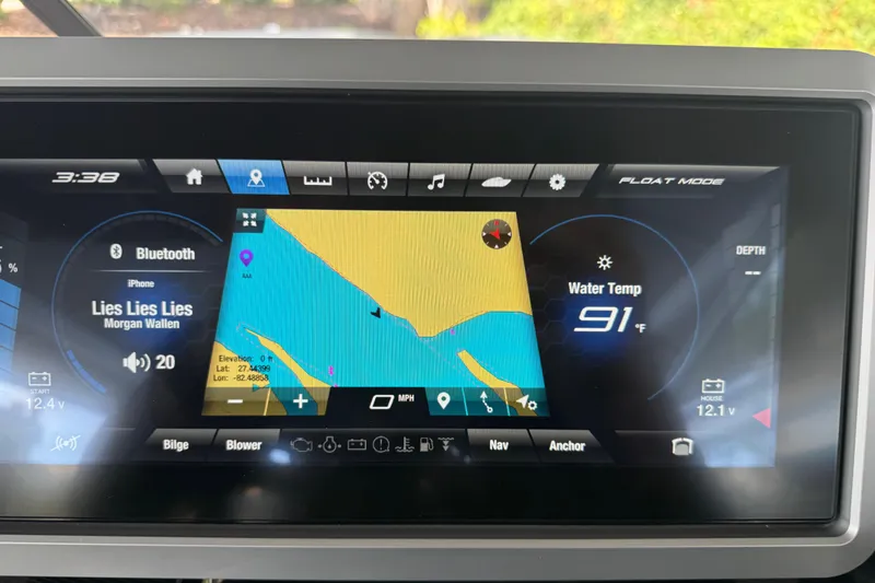 Slide: The Image of Dashboard of a 2022 Yamaha Boats 252SD showing navigation, music, and water temperature. - 39