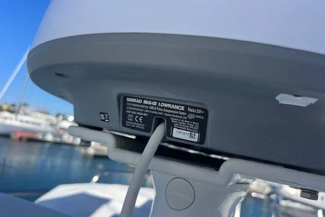 Slide: The Image of Radar equipment on 2023 Defiance Guadalupe 290 EX boat, docked at marina. - 20