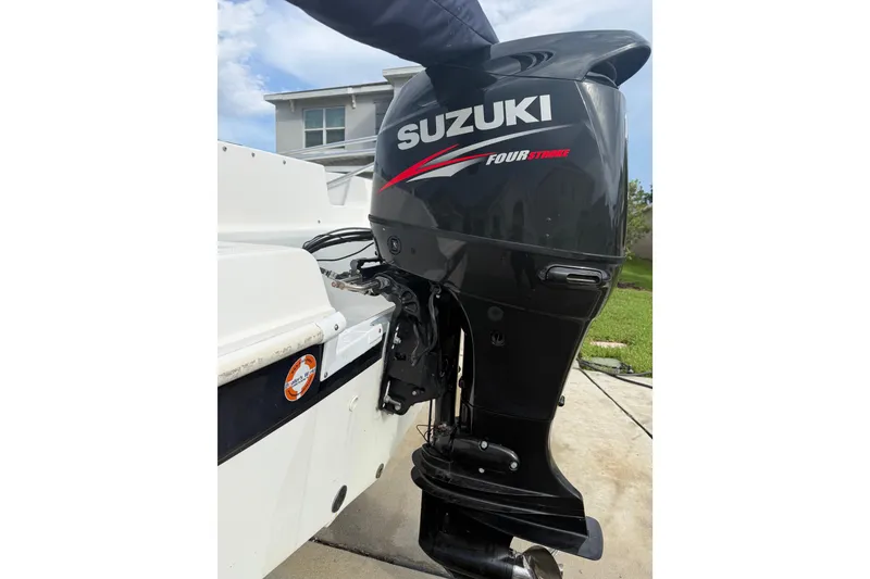 Slide: The Image of 2017 Hurricane SunDeck 187 OB with Suzuki four-stroke outboard motor. - 4