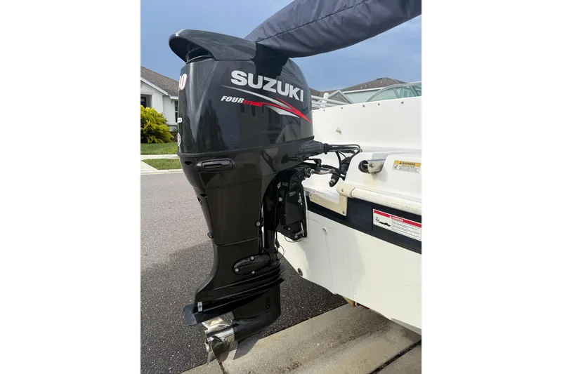 Slide: The Image of 2017 Hurricane SunDeck 187 OB with Suzuki Four Stroke outboard motor. - 5