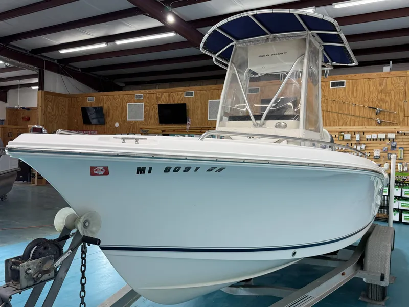 Slide: The Image of Sea Hunt ULTRA 21 2010 - 6